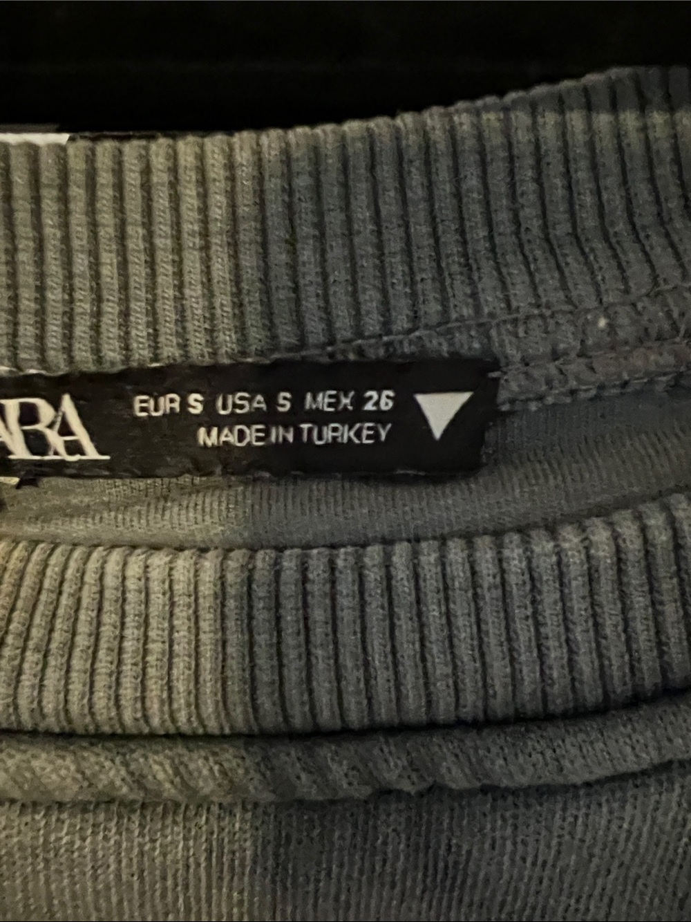 Zara Gray Cropped Sweatshirt with Gathered Cuffs - Picture 5 of 5